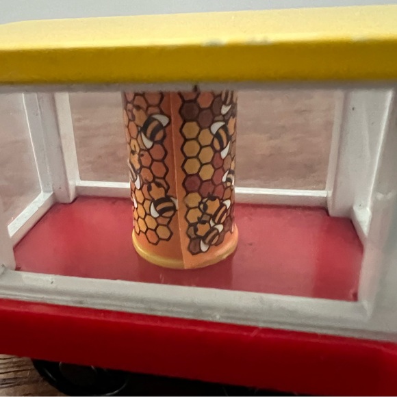 Thomas & Friends Train Engine Take n Play Along Diecast the Bees 2009 Car - Picture 2 of 5